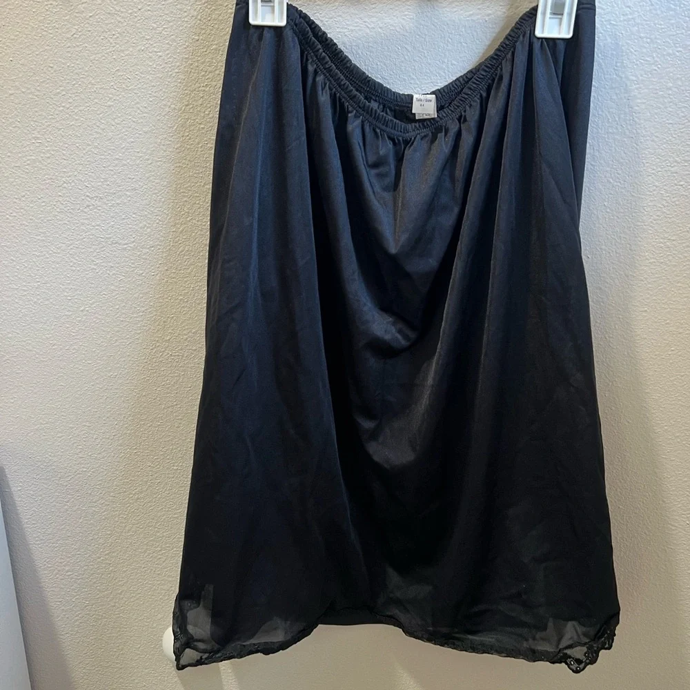 Vandioria vintage black slip with‎ lace trim in front. Size 44